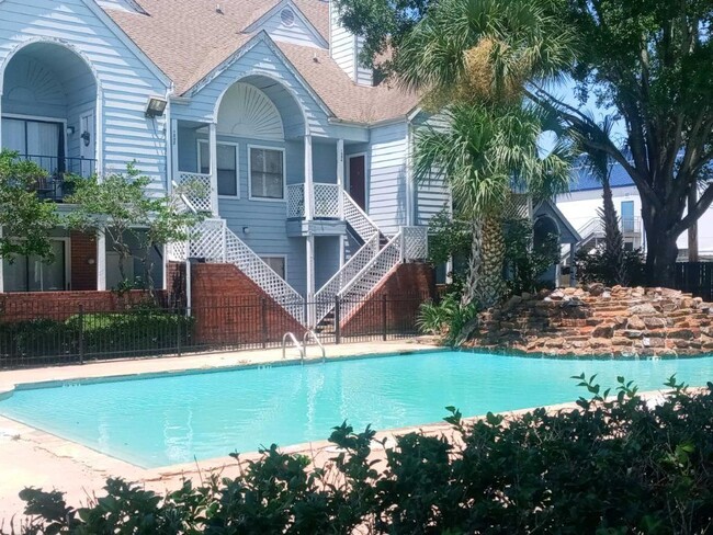 Building Photo - 14550 Fonmeadow Dr