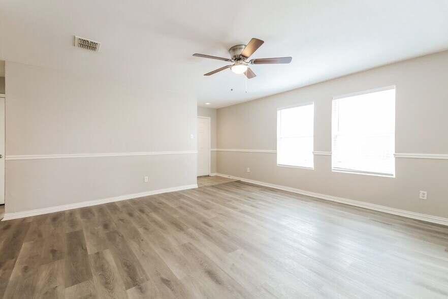 Building Photo - 725 Orchid Blvd