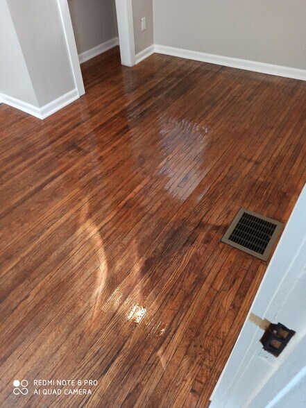 Building Photo - 19 Sheffield Ave