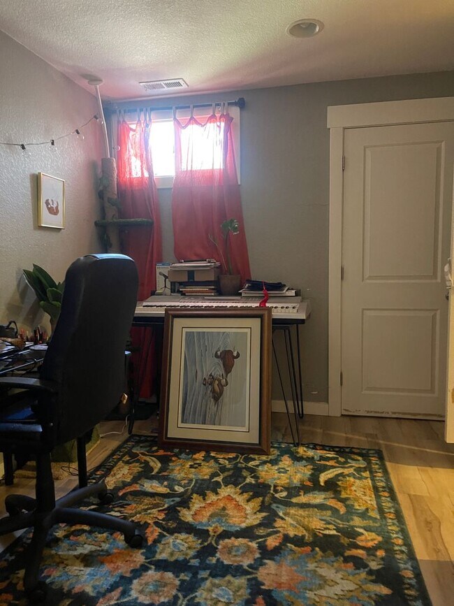 Building Photo - Updated 2 Bedroom 1 Bathroom Lower Level Apartment in Bungalow in Denver's Barnum Neighborhood