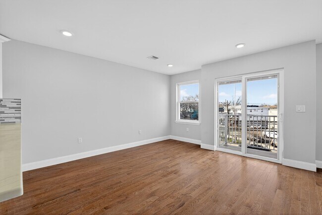 Building Photo - 40 E 5th St