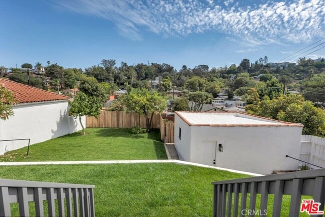 Building Photo - 2222 Valentine St