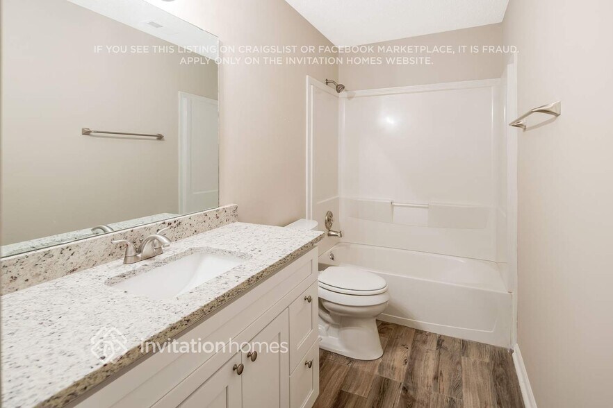 Building Photo - 10210 Camelback Cir