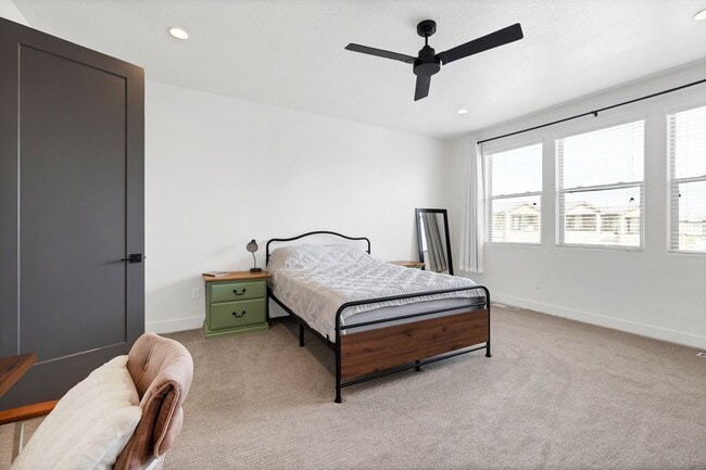 Building Photo - Lovely, Modern Townhome in Scenic Ivins