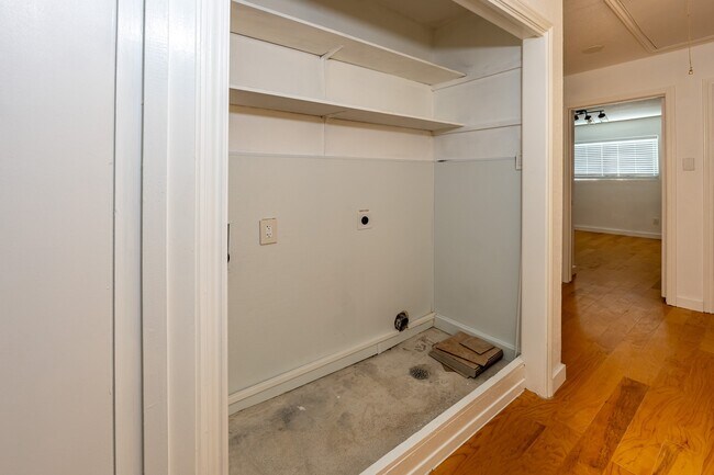 Building Photo - 8486 Ariel St