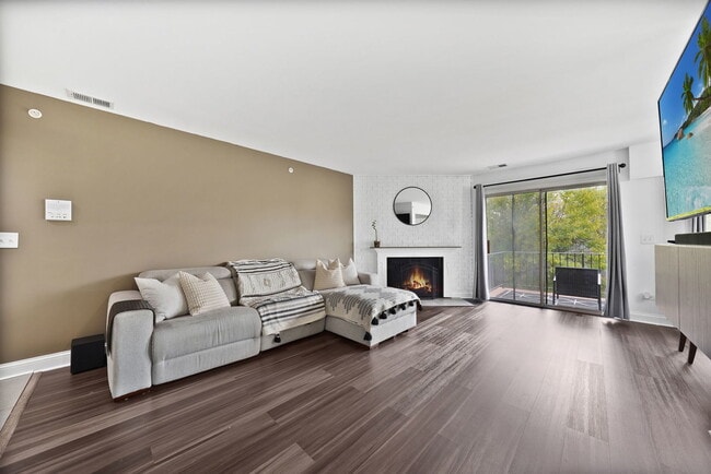 Building Photo - 7050 Newport Dr