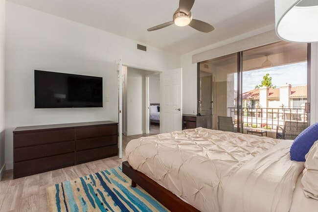 Building Photo - Two bedroom condo