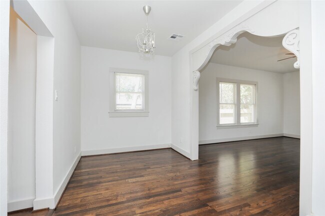 Building Photo - 1244 W 21st St