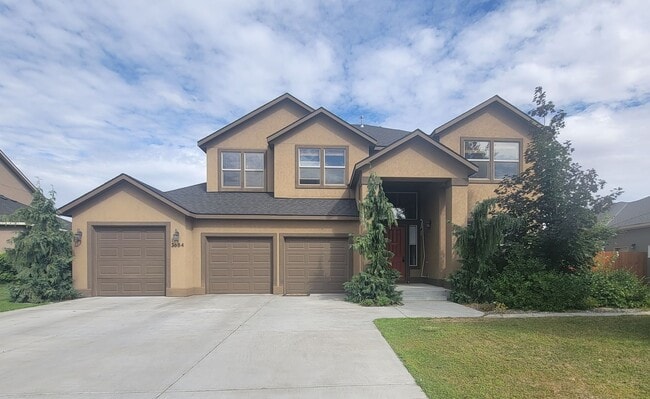 Primary Photo - Richland Home with Stunning Views, Comfort...