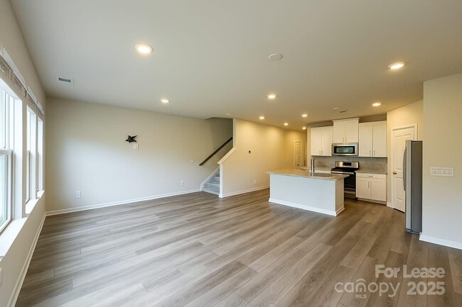 Building Photo - 5290 Brailey Cir