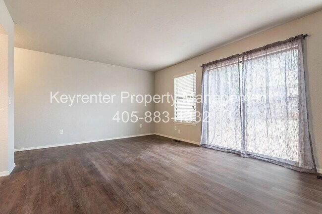 Building Photo - 9020-9020 N Rockwell Dr