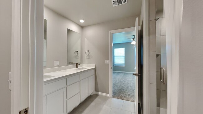 Building Photo - Spectacular 3 Bedroom 2.5 Bathroom Home in...