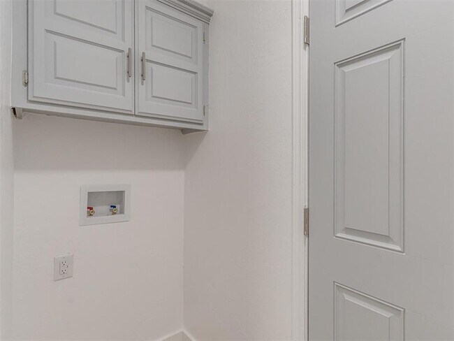 Building Photo - 1305 Apollo Rd