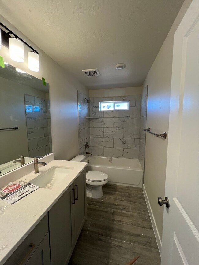 Building Photo - Brand New Home!