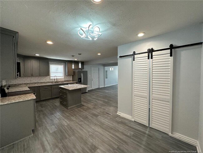 Building Photo - 929 Fleetwood Dr