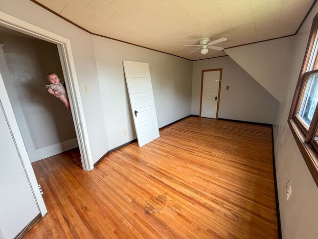 Building Photo - 609 N Edmunds- 3 bedroom, 1.5 bathroom house with a large garage, off street parking and central AC.