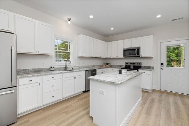 Building Photo - 1025 Frye St