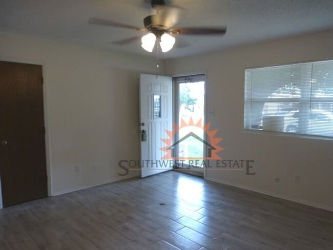 Building Photo - Charming 3 bedroom home.