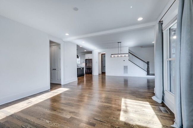 Building Photo - Lovely 3BE/3modern farmhouse is a sheer de...
