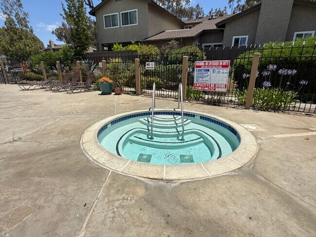 Building Photo - Spacious 3 Bedroom 3 Bath Condo with Garage in Desirable Highland Trails Community