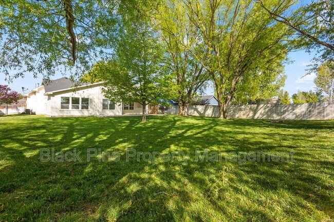 Building Photo - 4017 E Winterberry Dr