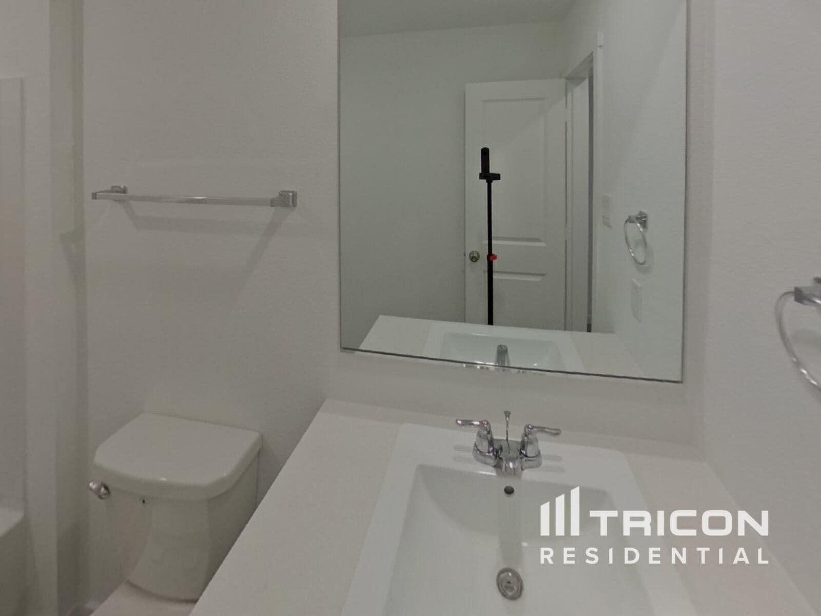 Building Photo - 807 Ponderosa Ln