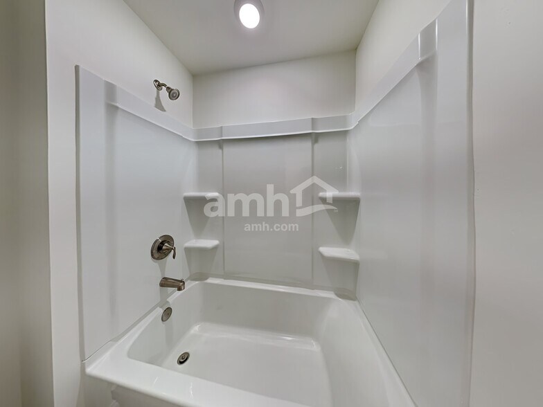 Building Photo - 1390 Ashlyn Ct