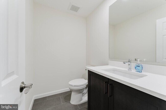 Building Photo - 7107 Sontag Way