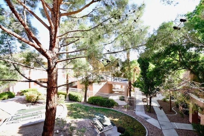 Building Photo - 10524 Autumn Pine Ave