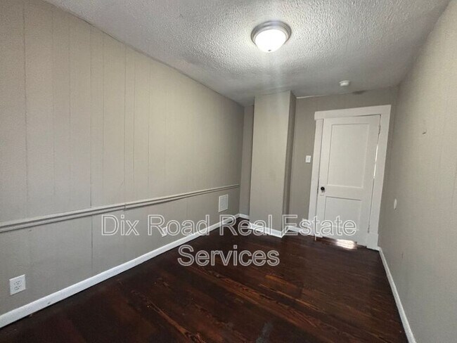 Building Photo - 63 Hallwood Ave