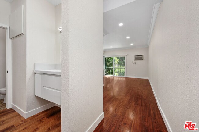 Building Photo - 1440 Veteran Ave