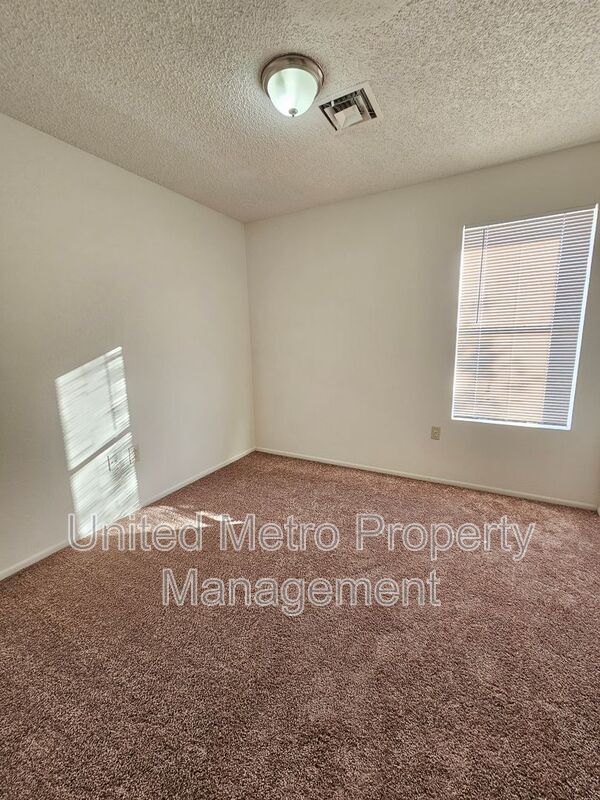 Building Photo - 7423 W Sierra Vista Dr