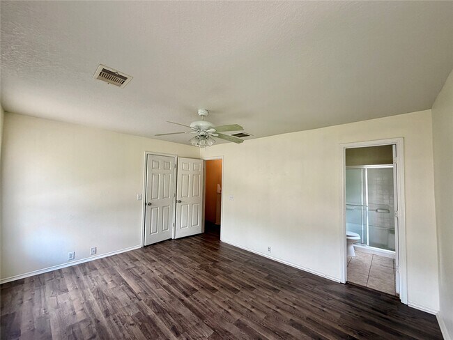Building Photo - 23854 Township Elm St
