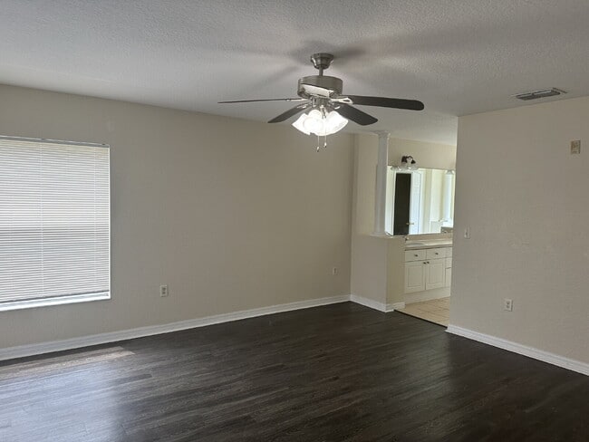 Building Photo - 2631 Emerald Lake Ct