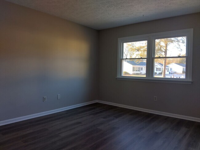 Building Photo - 7420 Bellehaven Dr