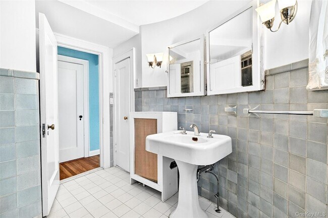 Building Photo - 5 Seymour Pl