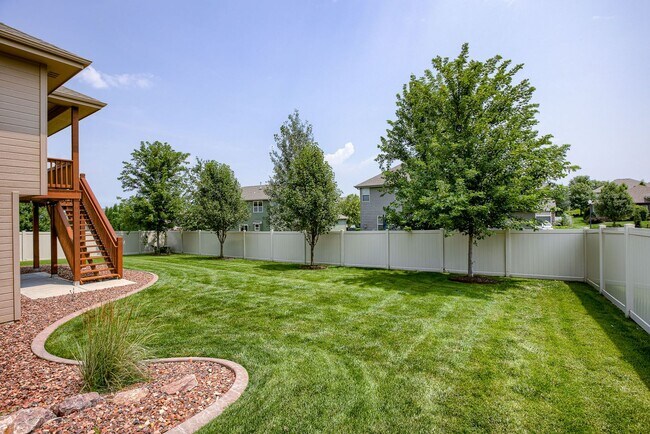 Building Photo - Beautiful 4 Bedroom In Shadow Lake!!