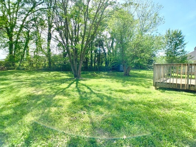 Building Photo - 236 Moncrest Dr