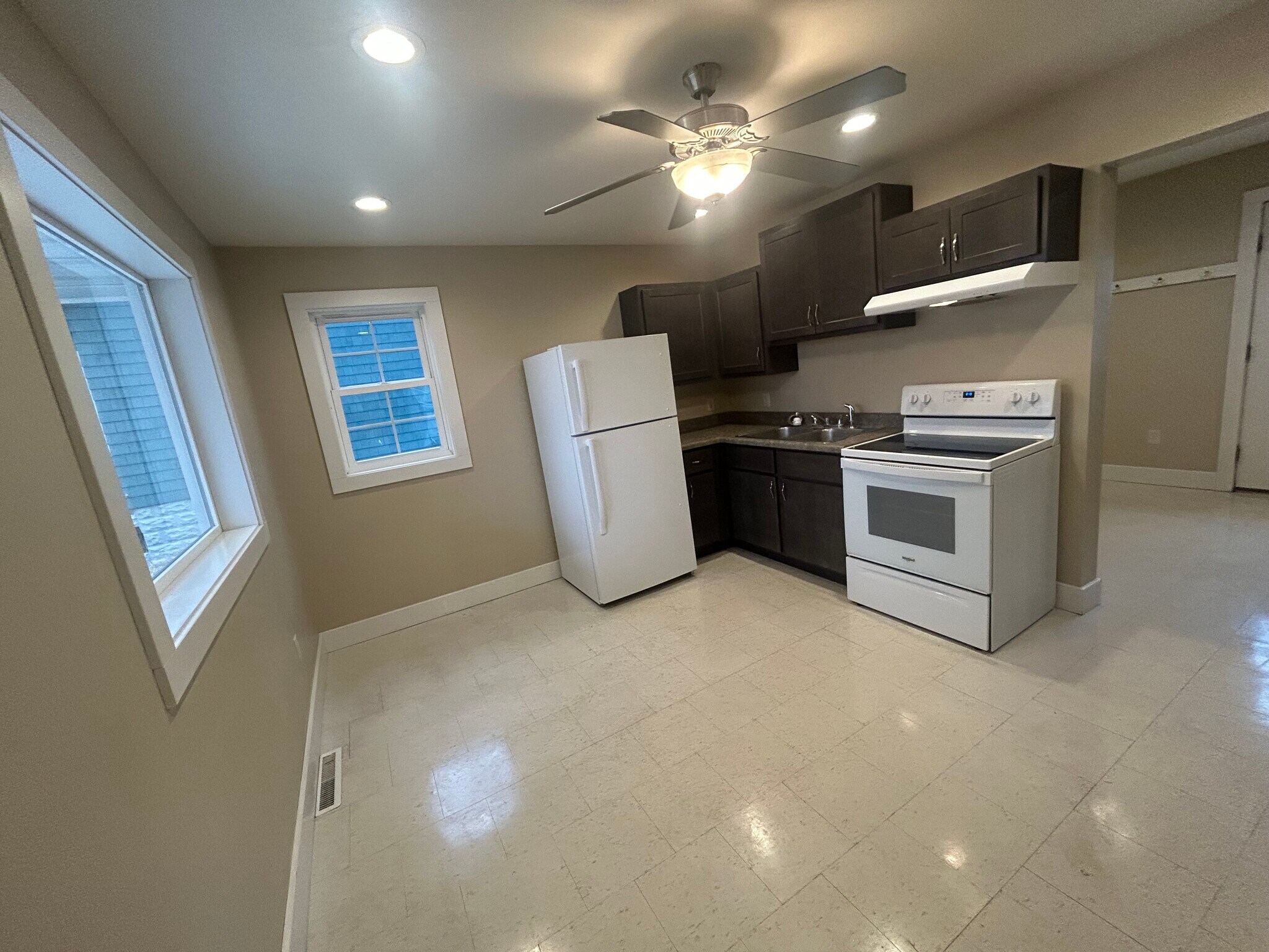 Building Photo - 304 Orchard St