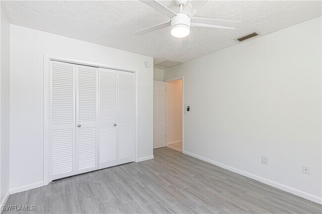 Building Photo - 297 Bay Meadows Dr