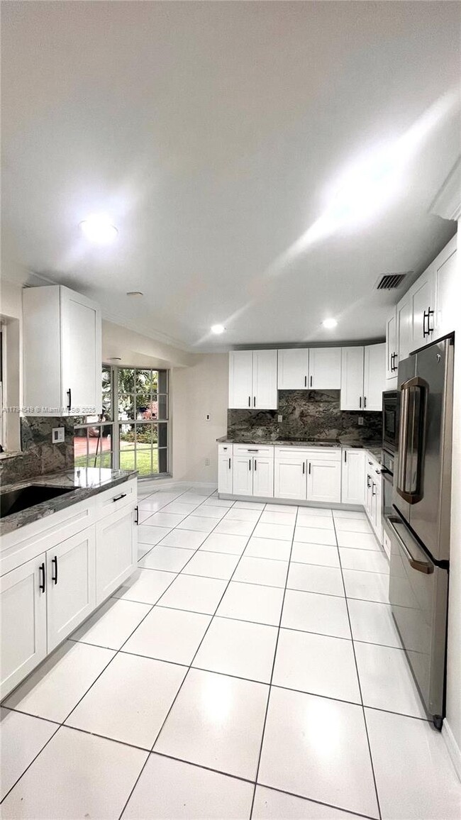 Building Photo - 8820 SW 57th St