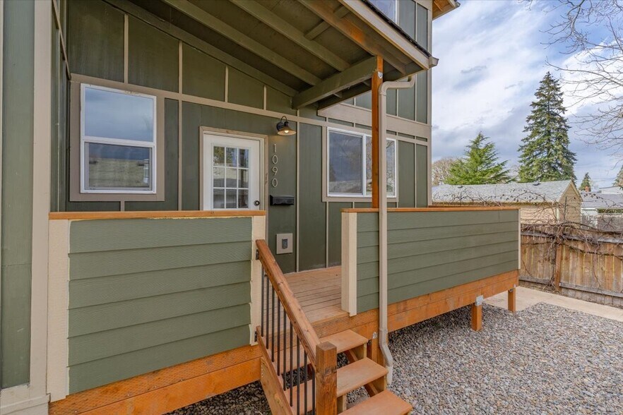 Building Photo - 1094 15th St SE