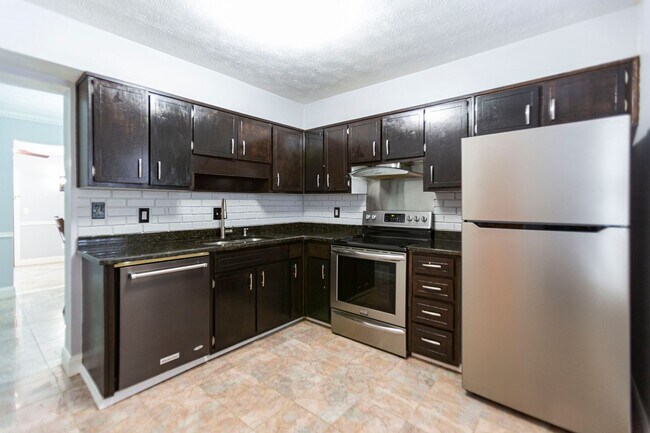 Building Photo - 2bd Townhome in the Heart of Tucker
