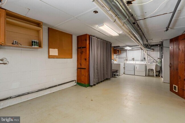 Building Photo - 871 Highland Ave