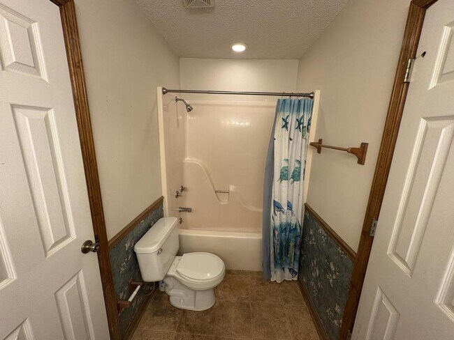 Building Photo - 1508 Beachview Dr