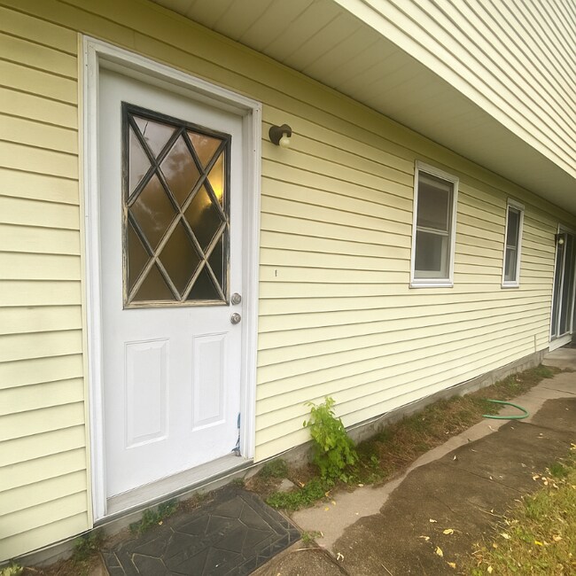 Building Photo - 366 Wolcott St
