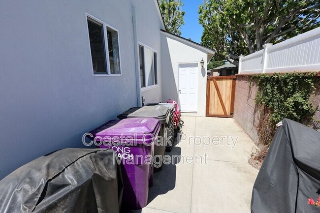 Building Photo - 3446 Roxanne Ave