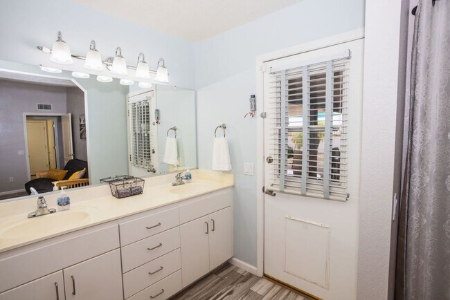 Building Photo - 3 BEDROOM 2 BATH 2 CAR GARAGE POOL HOME W/...
