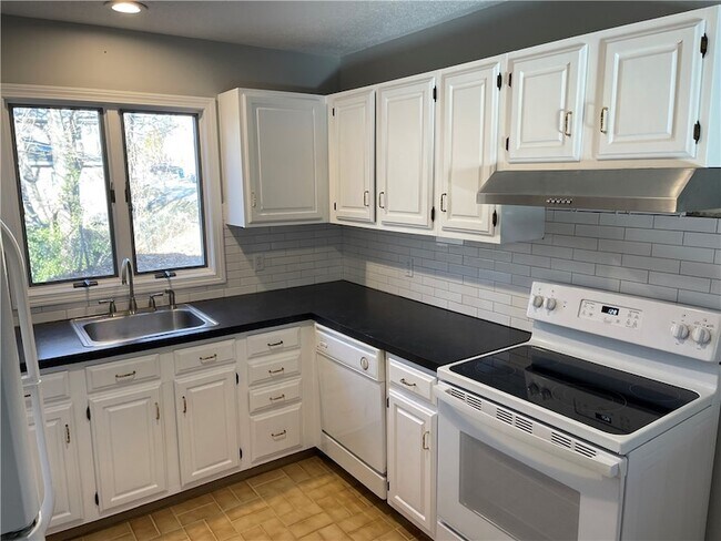 Building Photo - 12 Beacon St