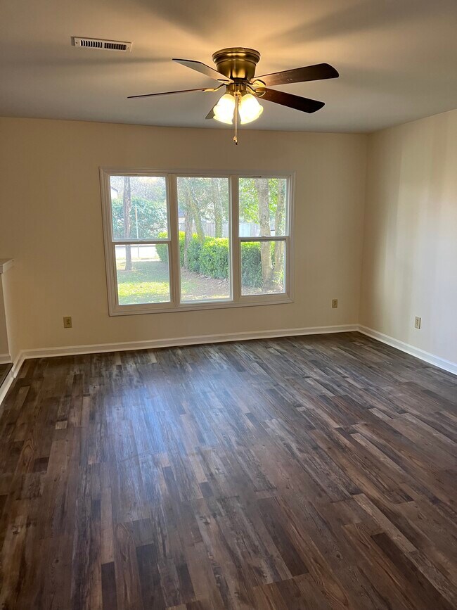 Living room - 403 Hobbs Rd SE